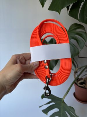 Linka Biothane Neon Orange 4 m, 13 mm karabinek sprężynowy średni chromowany, z rączką