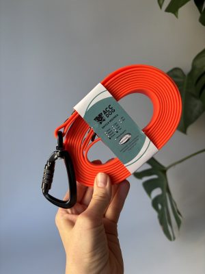 Smycz miejska Biothane Neon Orange | 300 cm | 19 mm | karabinek aluminiowy zakręcany czarny